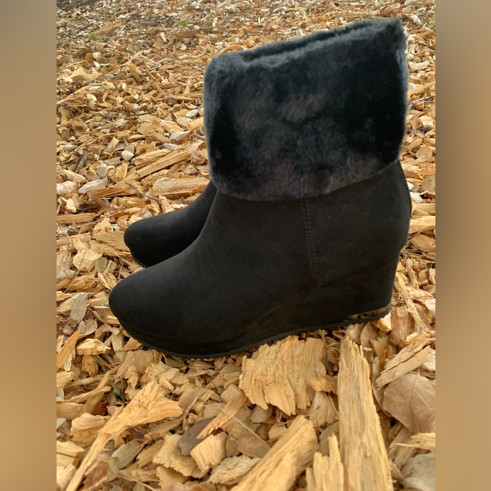 NWT DKNY Black Wedge Booties: Faux Suede, Faux Fur Trim, Side Zip 9.5